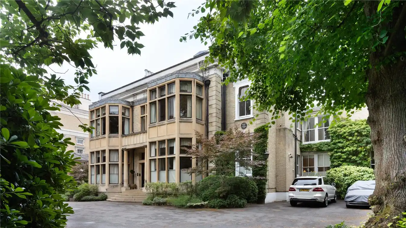 Exceptional Five Bedroom Apartment
