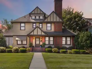 Iconic Washington's Headquarters Tudor