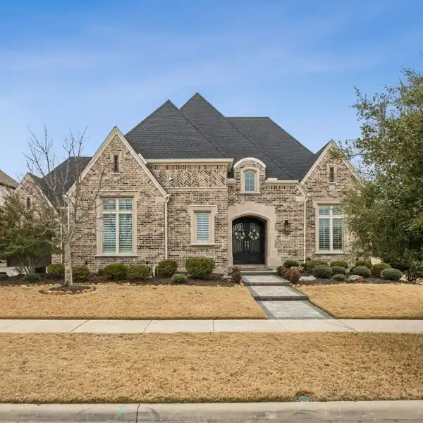 STUNNING SINGLE-STORY HUNTINGTON HOME
