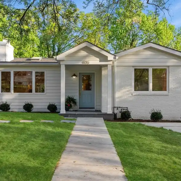 BRIGHT OPEN LAYOUT MEETS LUXURY AND FUNCTION