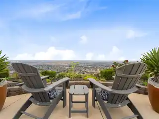 Uninterrupted Panoramic Beauty Paired with Timeless Design