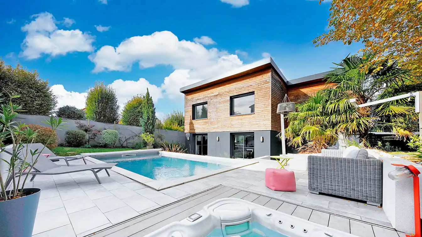 Contemporary Luxury Residence with Pool