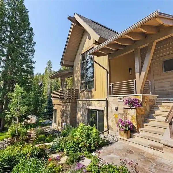 EXCEPTIONAL NEWER CONSTRUCTION HOME IN COVETED RIVER’S EDGE