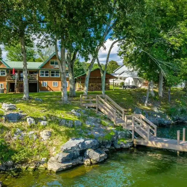 LAKEFRONT RETREAT