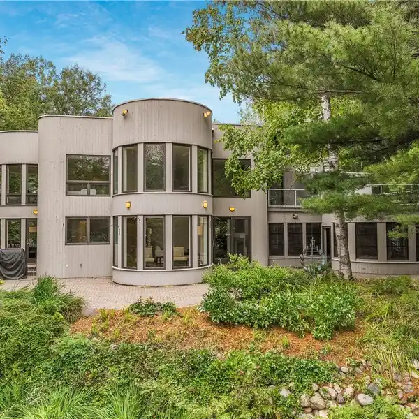 LUXURY TEAL LAKE RESIDENCE WITH THEATER, OBSERVATORY & LAKESIDE PORCH