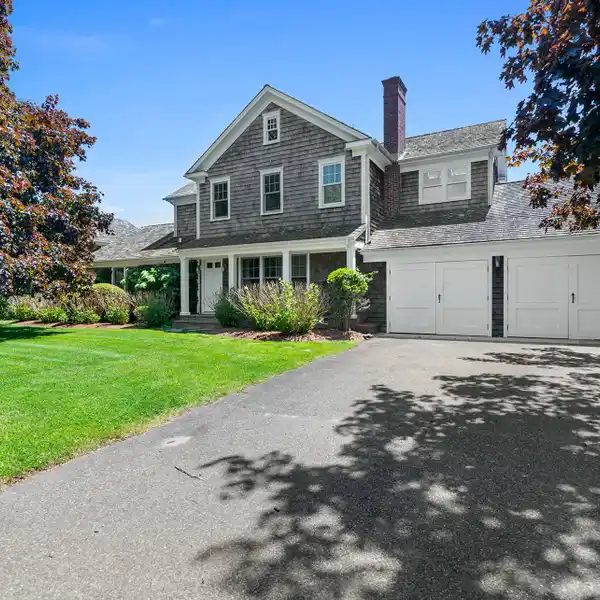 CHARMING HOME IN CONVENIENT LOCATION
