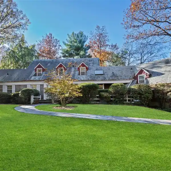LAKE SUCCESS COLONIAL