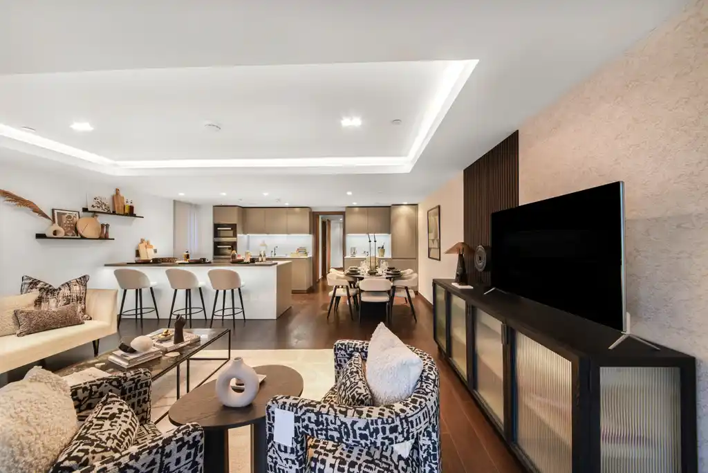Spacious Open-plan Three Bedroom Apartment