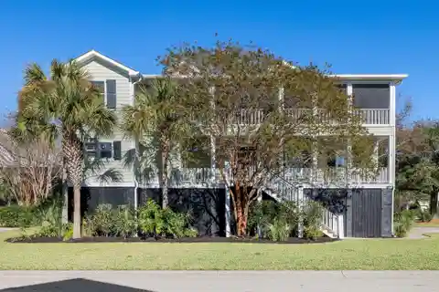 Stunning Open Plan Home in Sought-after Old Village Landing