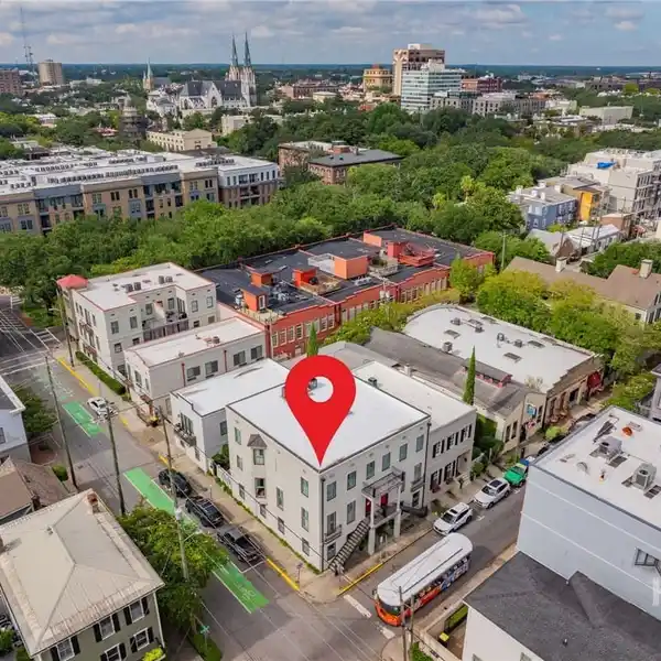 RARE SINGLE-LEVEL GARDEN CONDOMINIUM IN THE HISTORIC DISTRICT