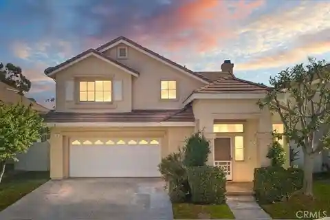 Charming Cul-De-Sac Home with Hill Views