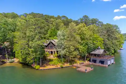 Spectacular Lakeside Estate