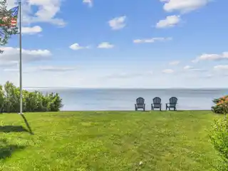 Stylish Beach Cottage with Stunning Water Views