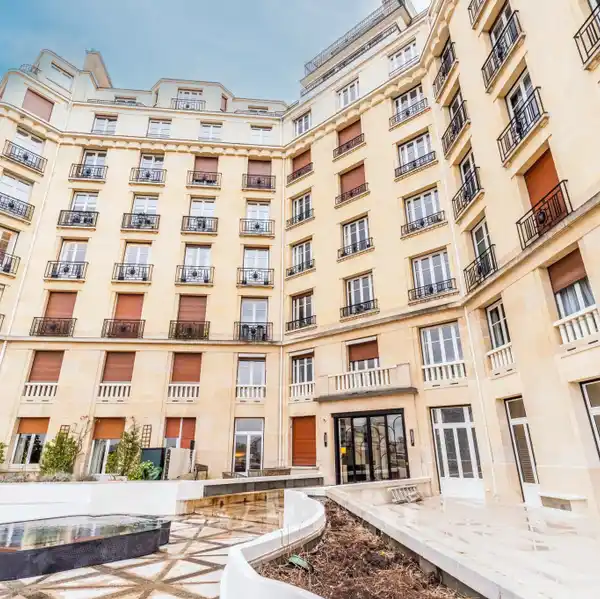 METICULOUSLY RENOVATED GROUND FLOOR APARTMENT