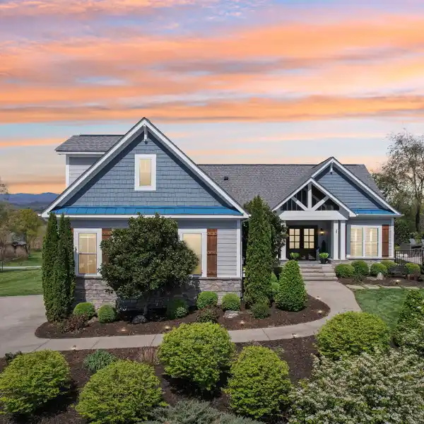 CUSTOM HOME WITH LONG-RANGE MOUNTAIN VIEWS