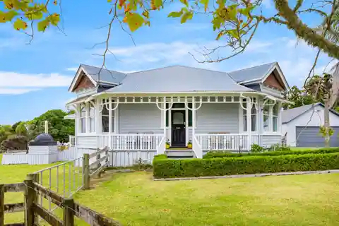 Renovated Double-Bay Villa