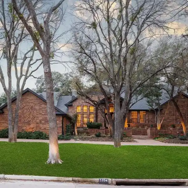 EXCEPTIONAL SINGLE-STORY BENT TREE NORTH HOME