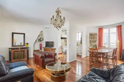 Classic Parisian Elegance in Prime Location