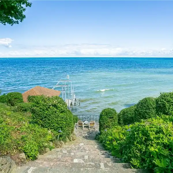 LUXURIOUS WATERFRONT ESTATE WITH PRIVATE BOATHOUSE