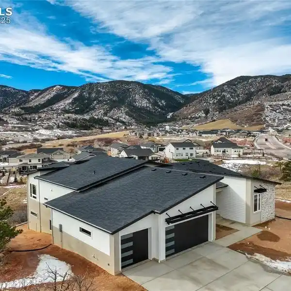 EXPERTLY CRAFTED MID CENTURY MODERN INSPIRED HOME ON 1.72 ACRES
