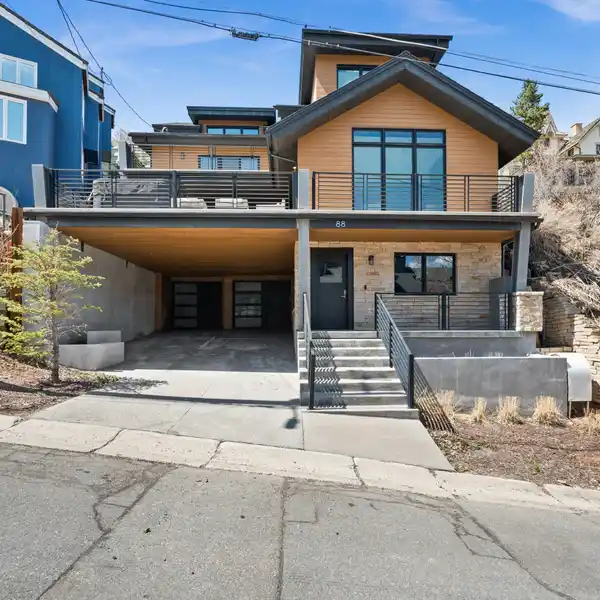 MOUNTAIN COMFORT WITH MODERN DESIGN