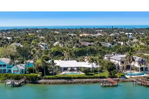 An Unparalleled Setting for a Waterfront Residence