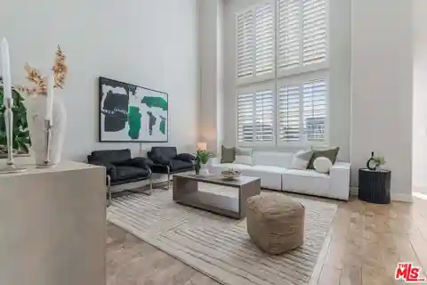 Beautifully Remodeled Top-Floor Penthouse