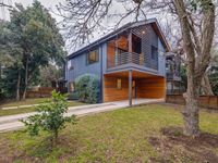 MODERN URBAN RESIDENCE IN COVETED BOULDIN CREEK
