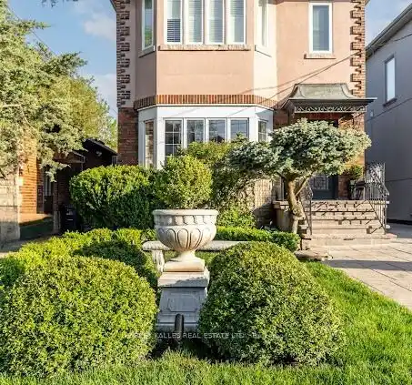 FULLY RENOVATED FAMILY HOME IN PRESTIGIOUS BEDFORD PARK