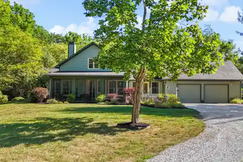 Welcoming Residence on Five Beautiful Acres