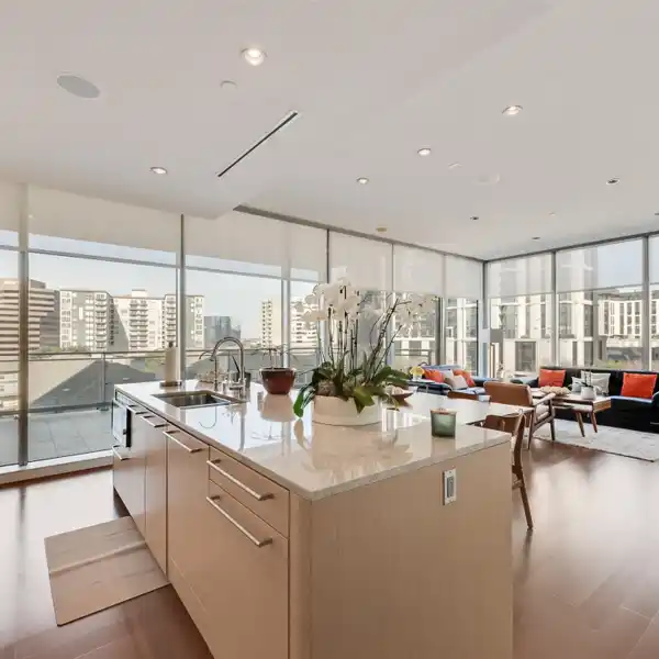 BEAUTIFUL UNIT IN AN EXCLUSIVE CONDO