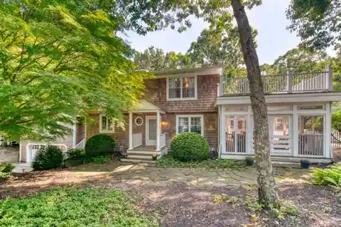 Chic Five Bedroom Traditional Home for Rent