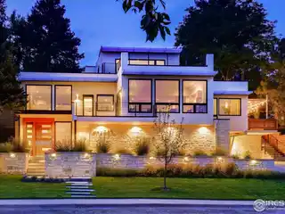 Sustainable Elegance: a Hillside Haven of Innovation, Luxury, and Architectural Harmony