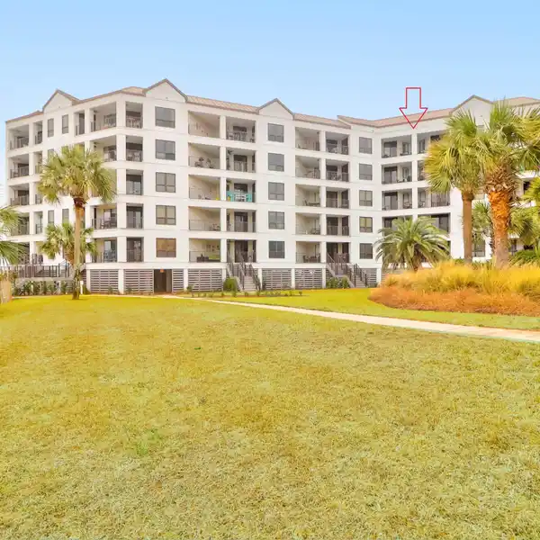 DELUXE OCEANFRONT CONDO IN SUMMER HOUSE