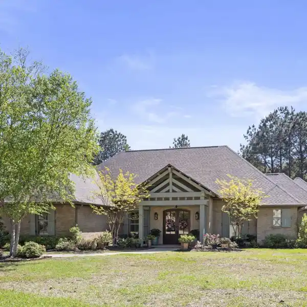 CUSTOM-BUILT LUXURY IN KLAAS PLANTATION