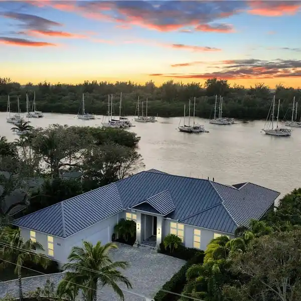 BREATHTAKING RIVERFRONT HOME