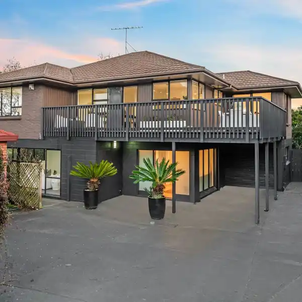 IMPRESSIVE 2-LEVEL 1980S RESIDENCE