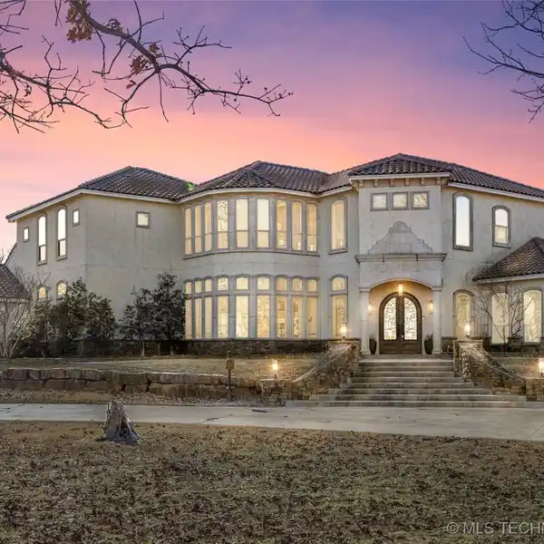 EXTRAORDINARY TEN-ACRE LUXURY ESTATE