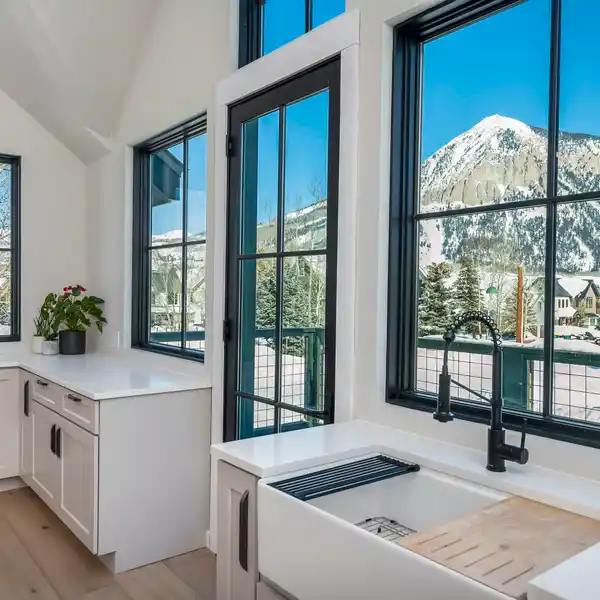 MOUNTAIN MODERN MASTERPIECE