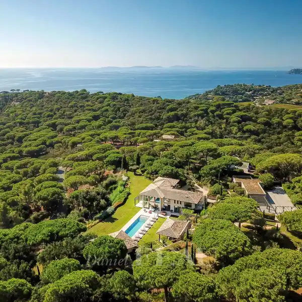 UNIQUE LUXURY PROPERTY IN AN EXCEPTIONAL LOCATION