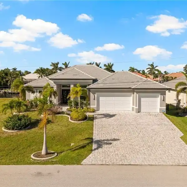 MODERN LUXURY HOME WITH DIRECT GULF ACCESS