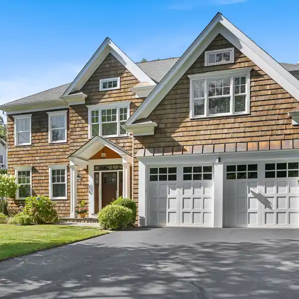 MOVE-IN READY COLONIAL IN THE UNIVERSITY AREA