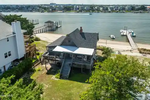 Quaint Beach Cottage on the Banks Channel