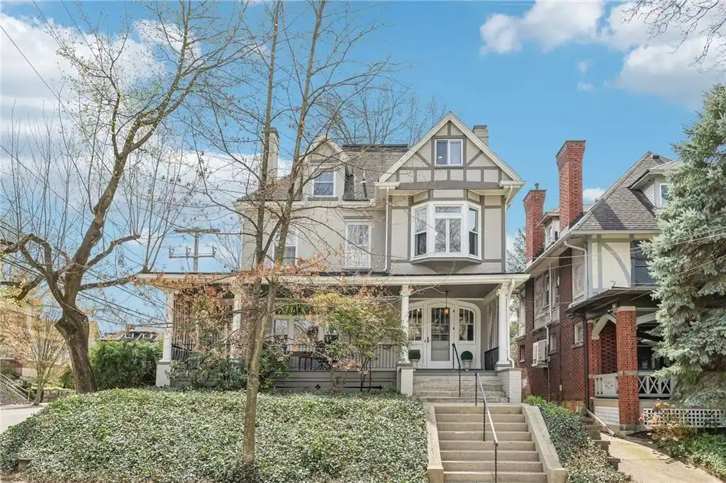 Captivating House - Magnificently Restored