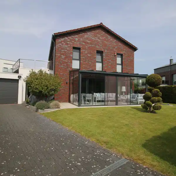 IMPRESSIVE DETACHED HOUSE