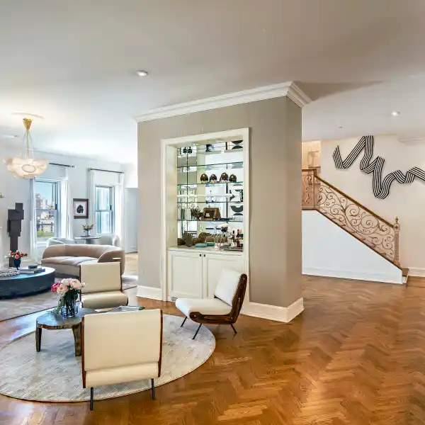 UNIQUE PLAZA HOTEL CORNER DUPLEX HOME