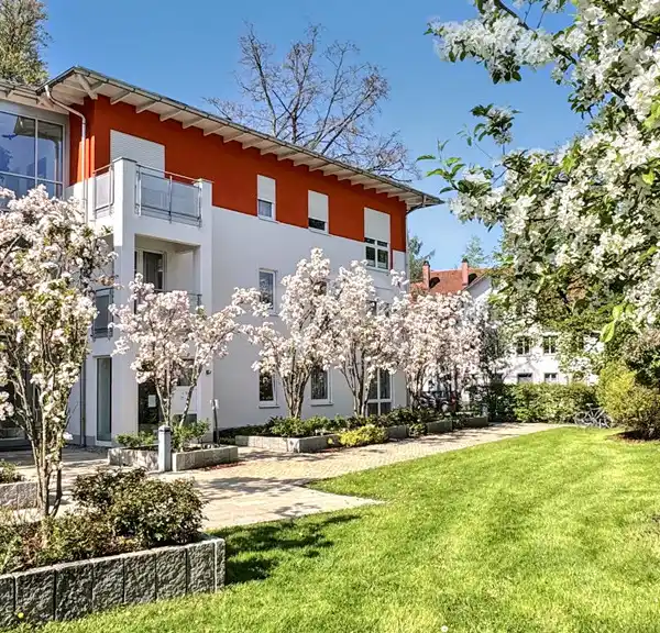 EXCEPTIONALLY SPACIOUS APARTMENT