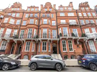 Exceptional Penthouse on Cadogan Square