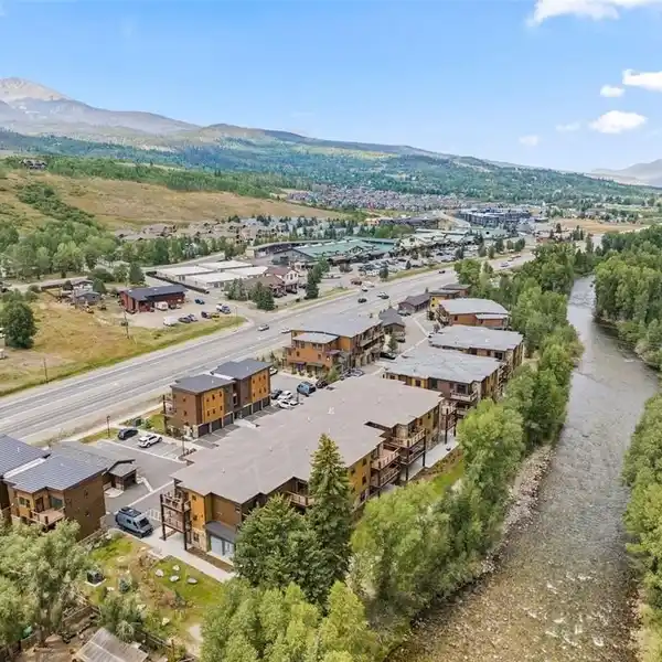 COOL CORNER UNIT WITH MOUNTAIN SERENITY