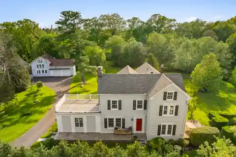 Elegant Farmhouse Retreat with Studio Barn